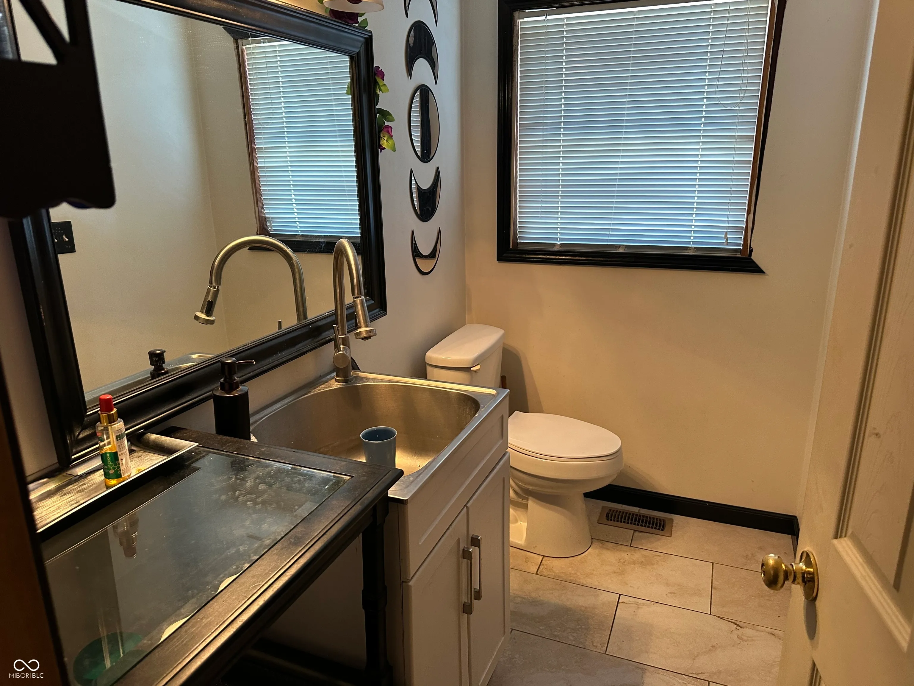 Seymour, Indiana 47274, United States, 2 Bedrooms Bedrooms, ,1 BathroomBathrooms,Residential,Active,79886