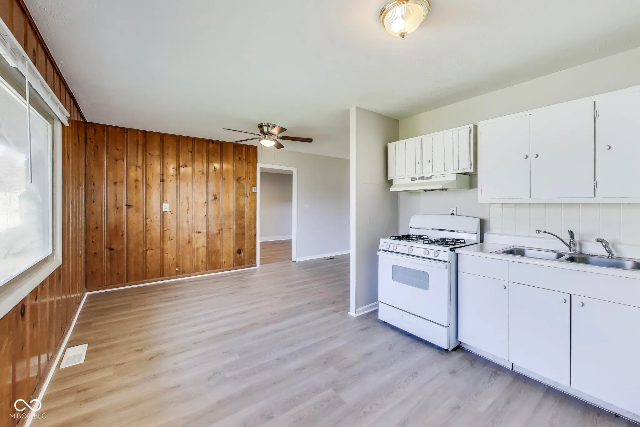 Indianapolis, Indiana 46219, United States, 4 Bedrooms Bedrooms, ,2 BathroomsBathrooms,Residential,Active,96879