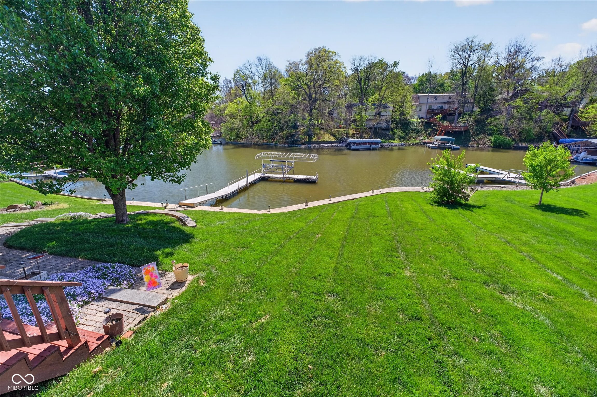 2427 Hawthorn Place
