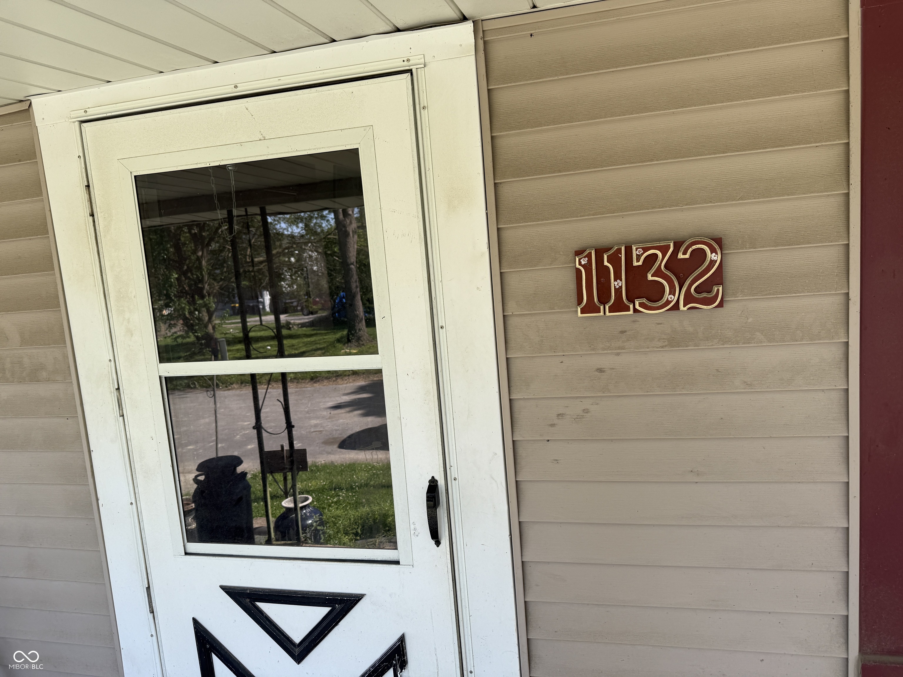 1132 Manor Court