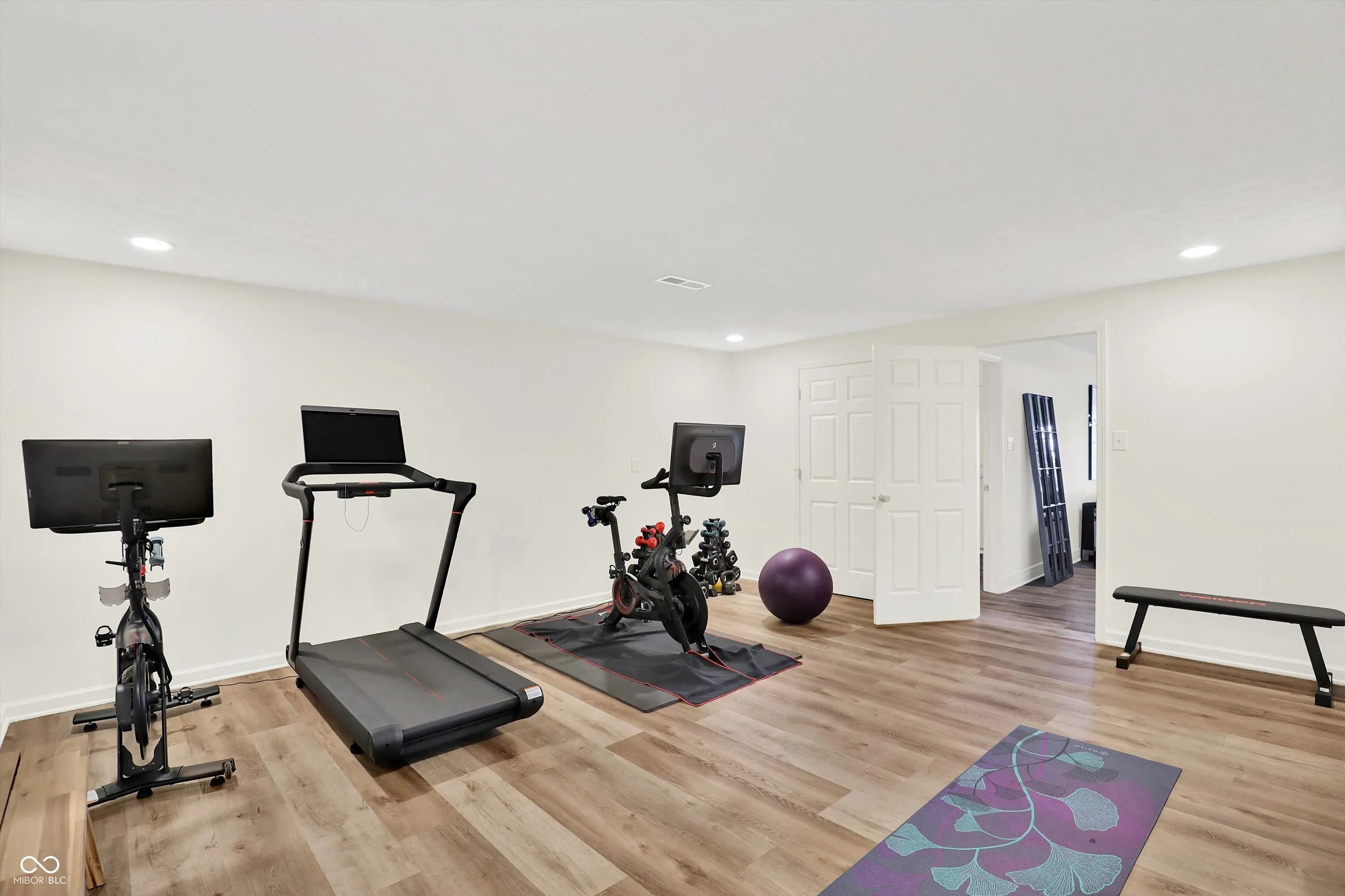 Fishers, Indiana 46037, United States, 3 Bedrooms Bedrooms, ,3 BathroomsBathrooms,Residential,Pending,163254