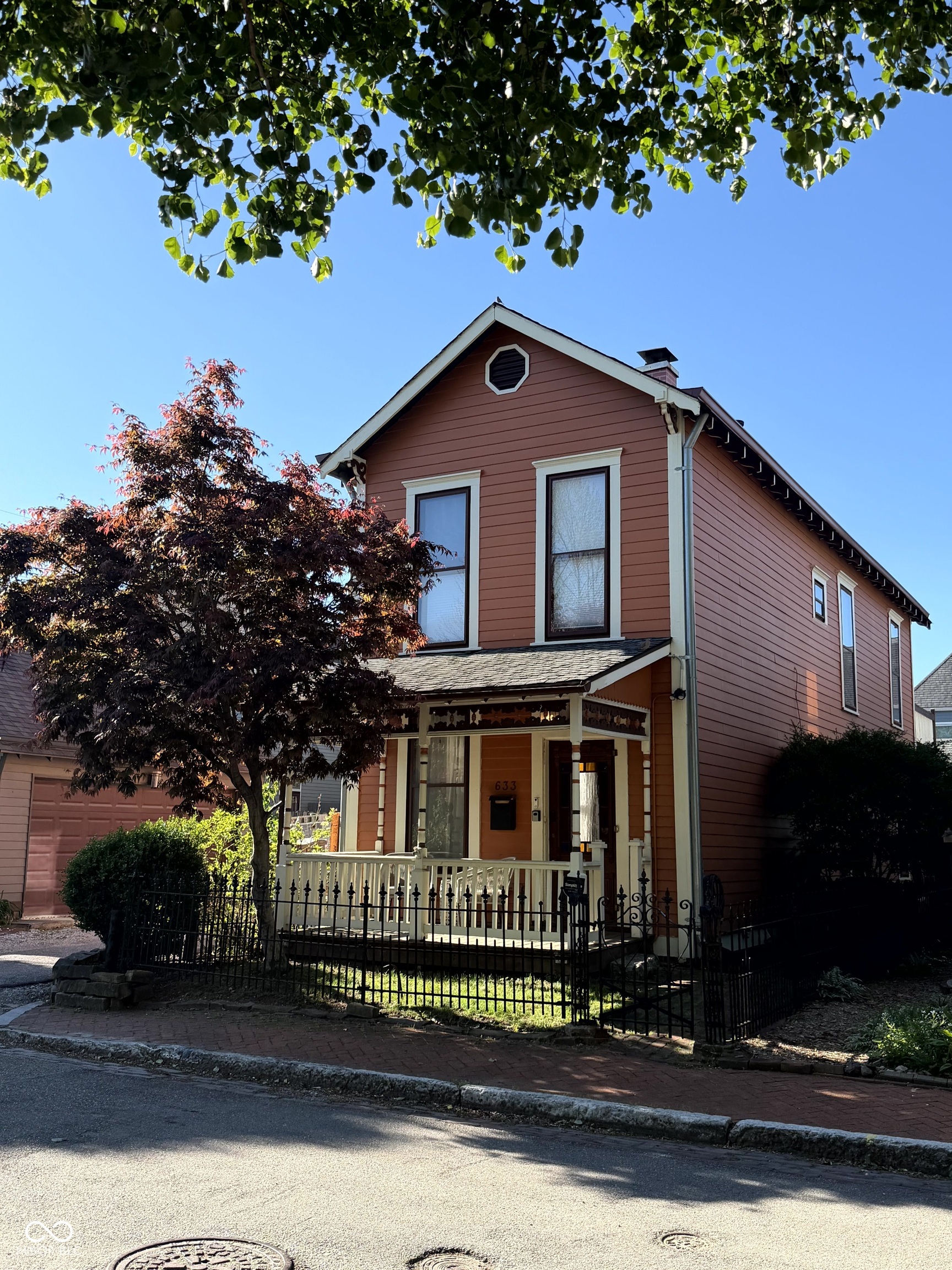 633 Lockerbie Street