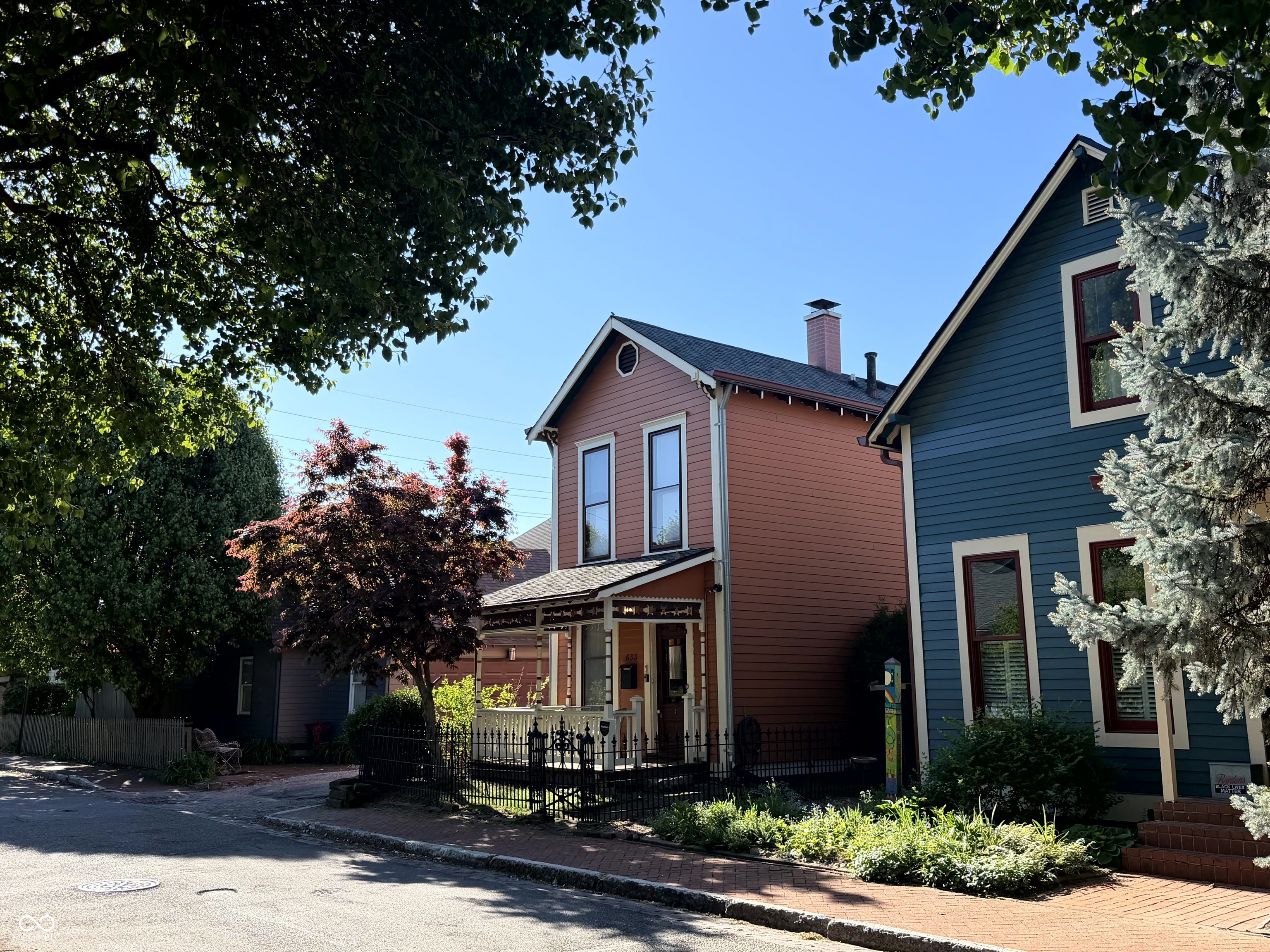 633 Lockerbie Street