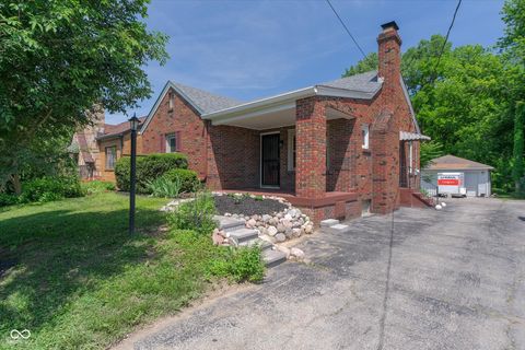 Photo of 610 W Hanna Avenue, Indianapolis, IN 46217 (MLS # 22104102)
