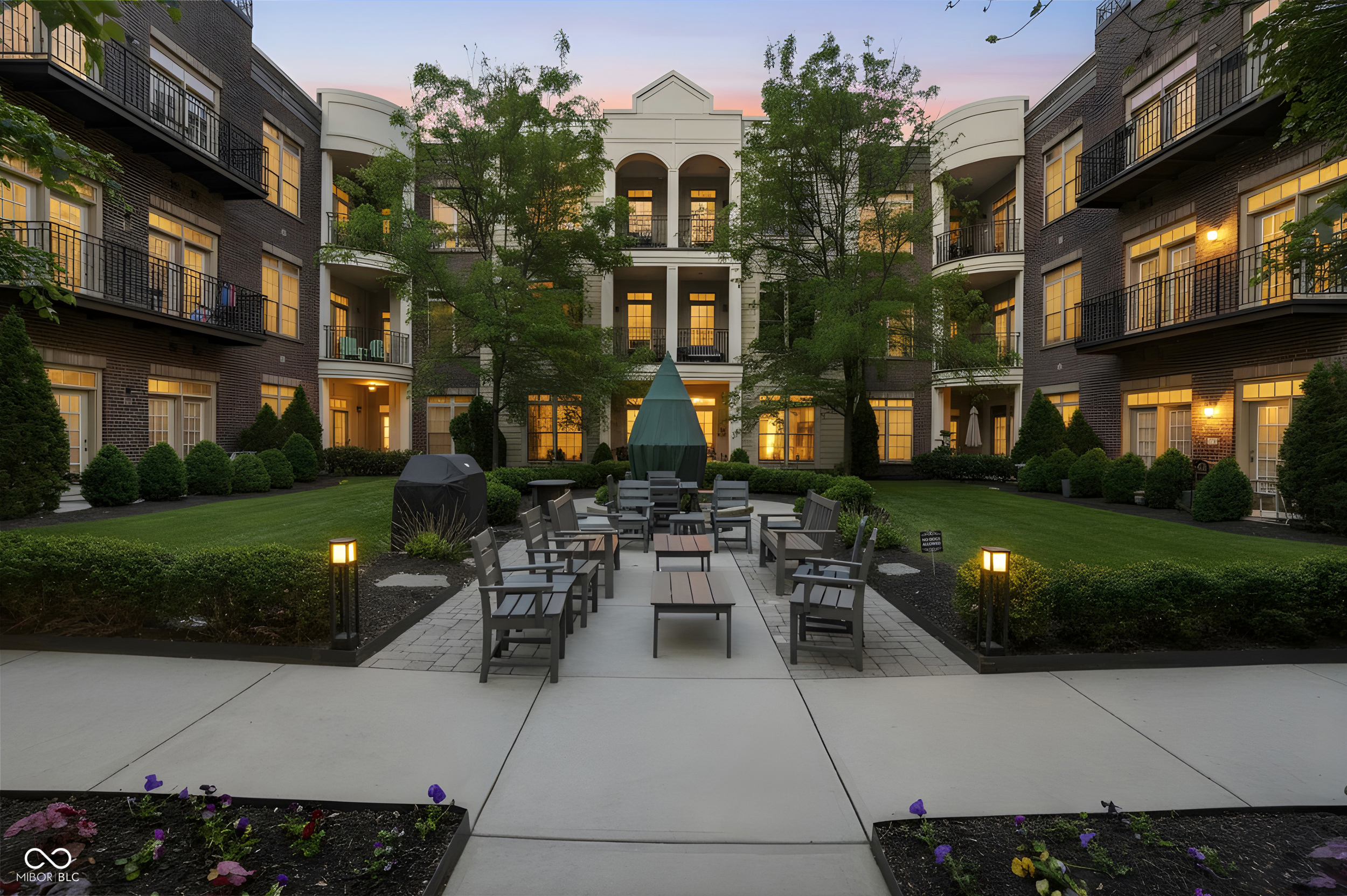 450 E Ohio Street 220