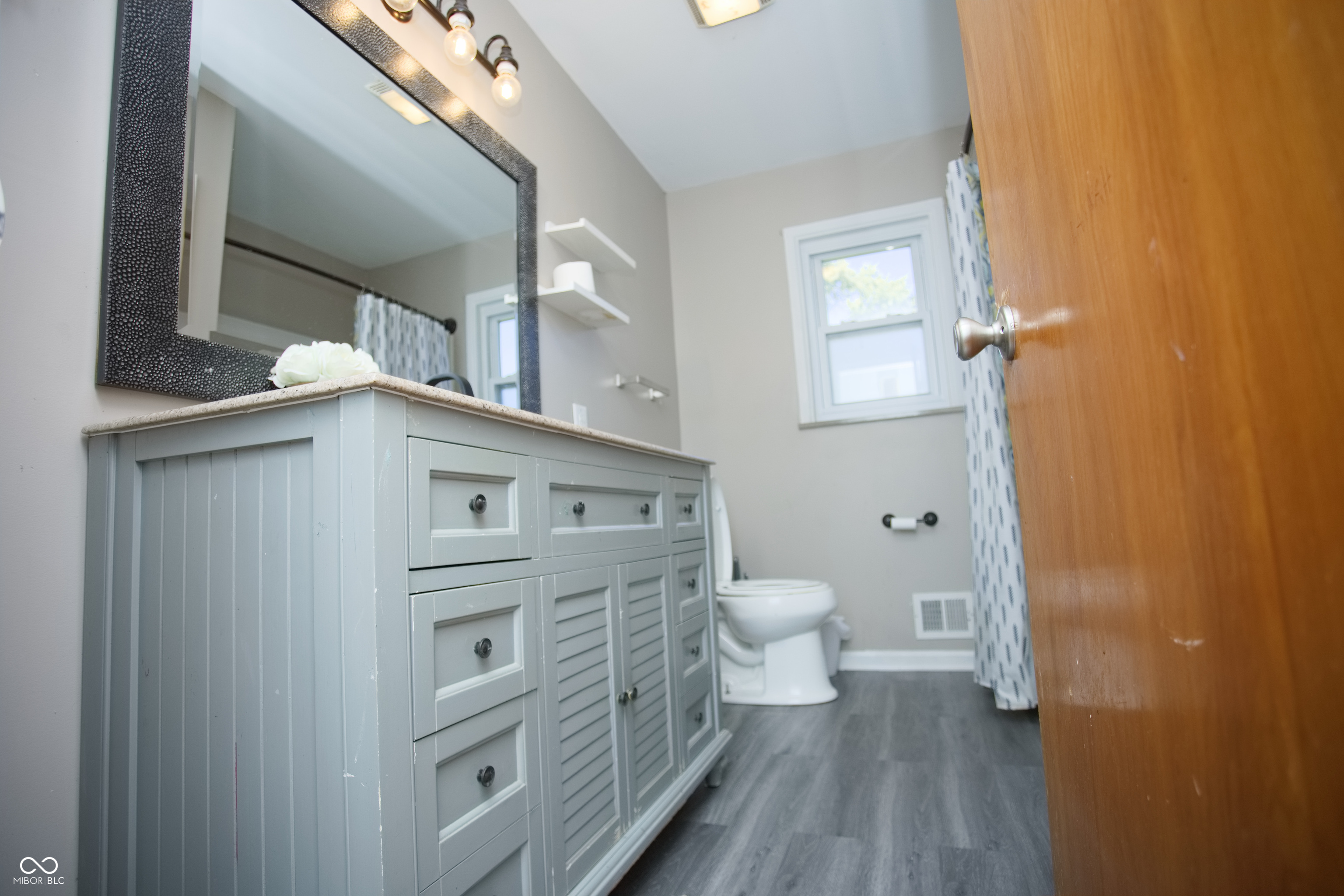 150 E Beechwood Lane