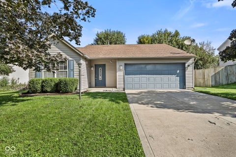 Photo of 140 Meadow Glen Drive, Avon, IN 46123 (MLS # 22123842)