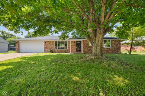 Photo of 615 Country Club Lane, Anderson, IN 46011 (MLS # 22112909)