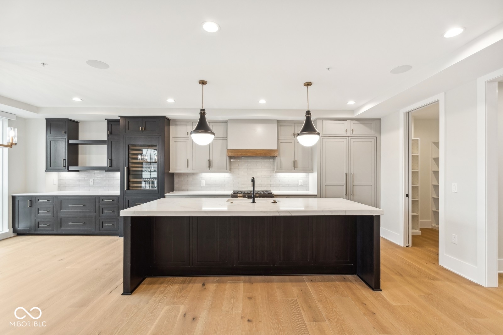 41 N Rangeline Road 7