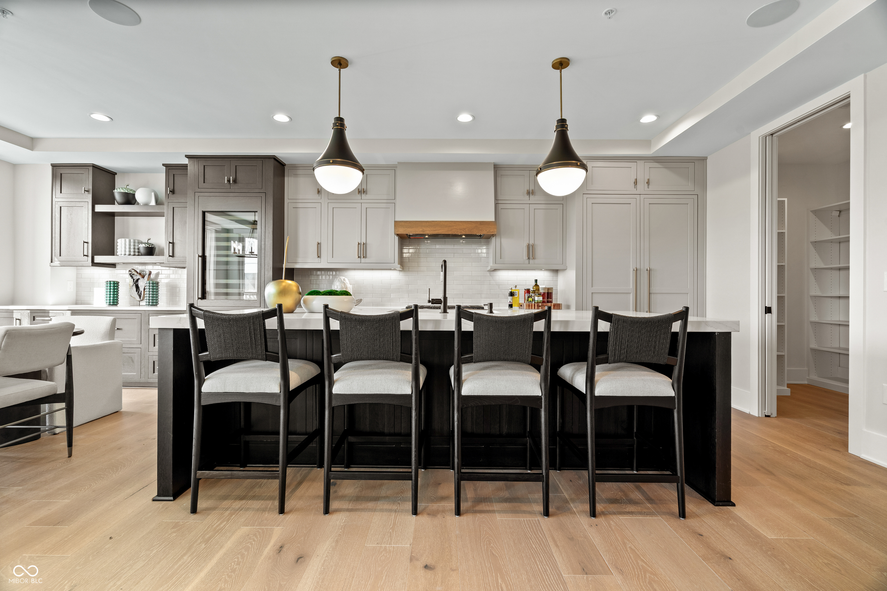 41 N Rangeline Road 7