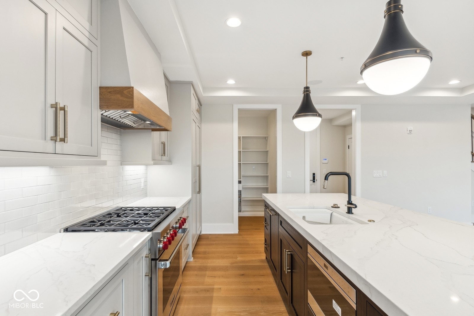41 N Rangeline Road 7