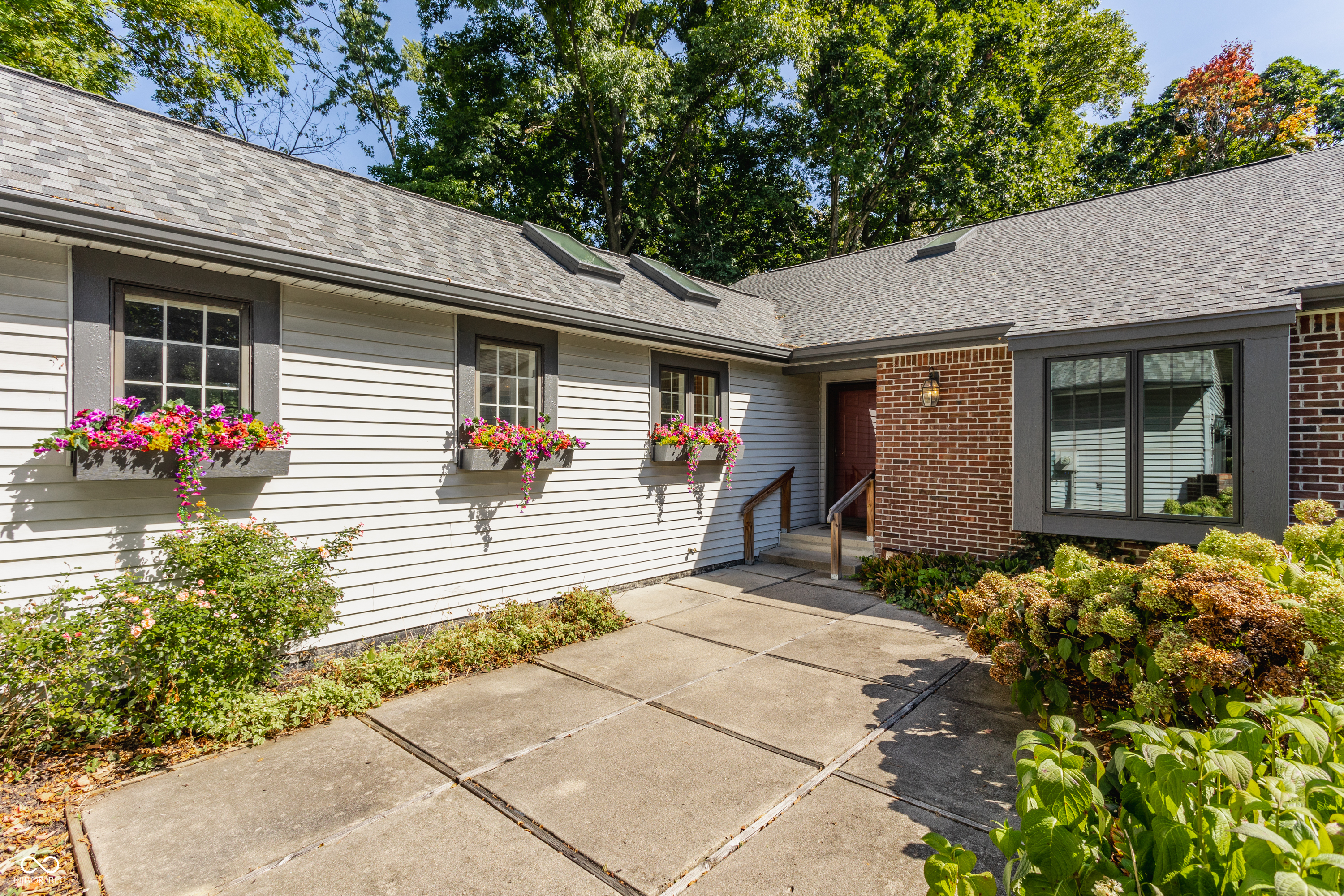 1732 Creekside Lane W