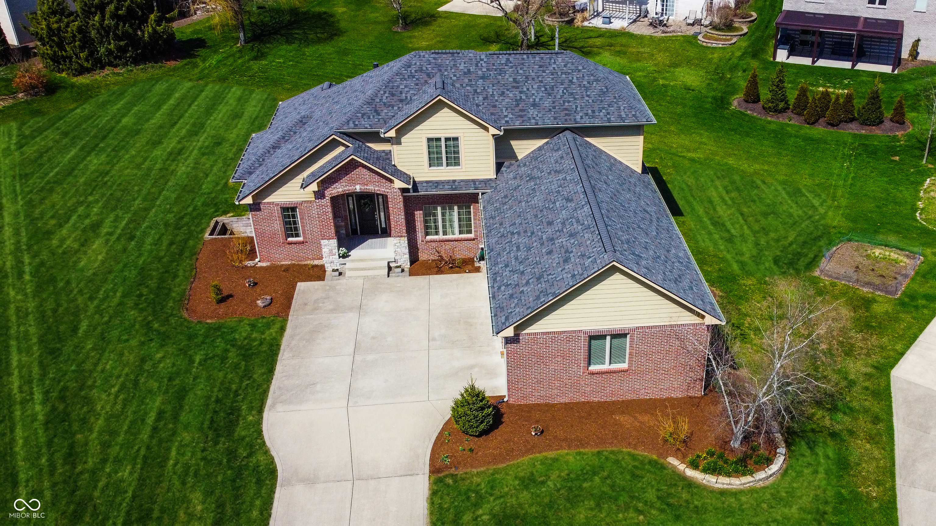 736 Willow Pointe Drive N