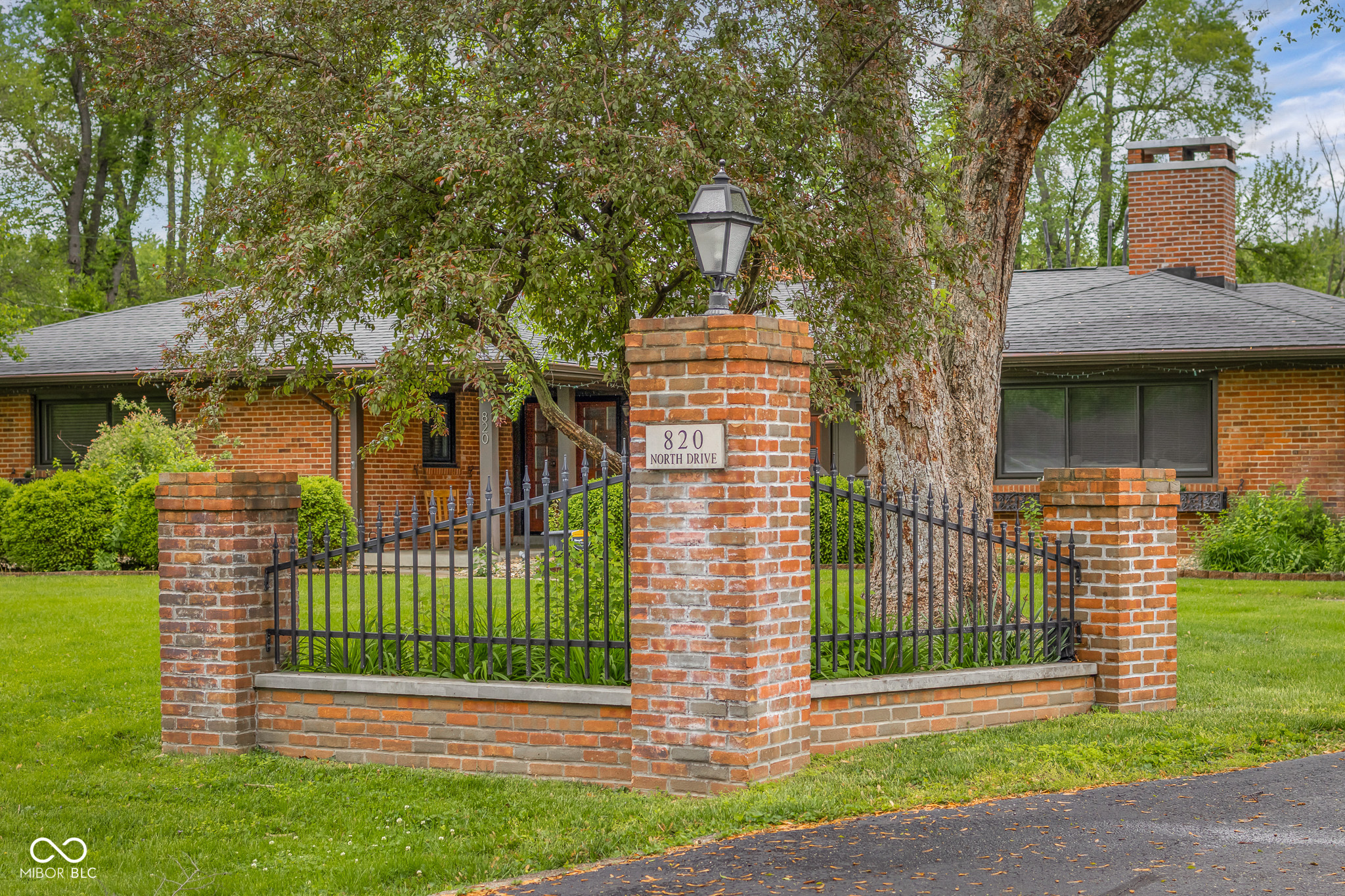 820 North Drive