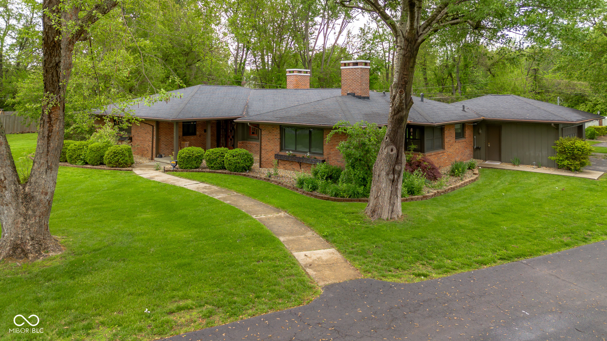 820 North Drive