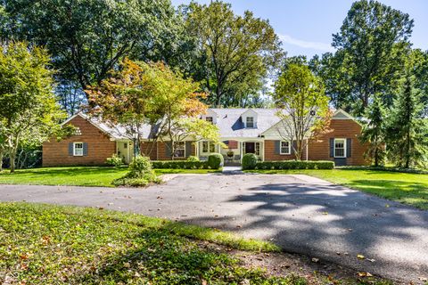 Photo of 8121 N Illinois Street, Indianapolis, IN 46260 (MLS # 22063338)