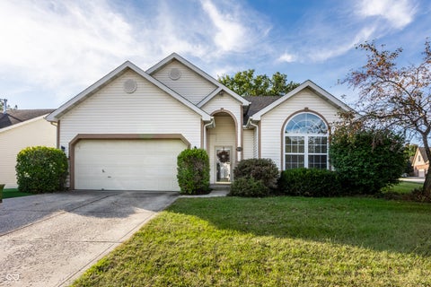 Photo of 5853 Lost Oaks Drive, Carmel, IN 46033 (MLS # 22126770)
