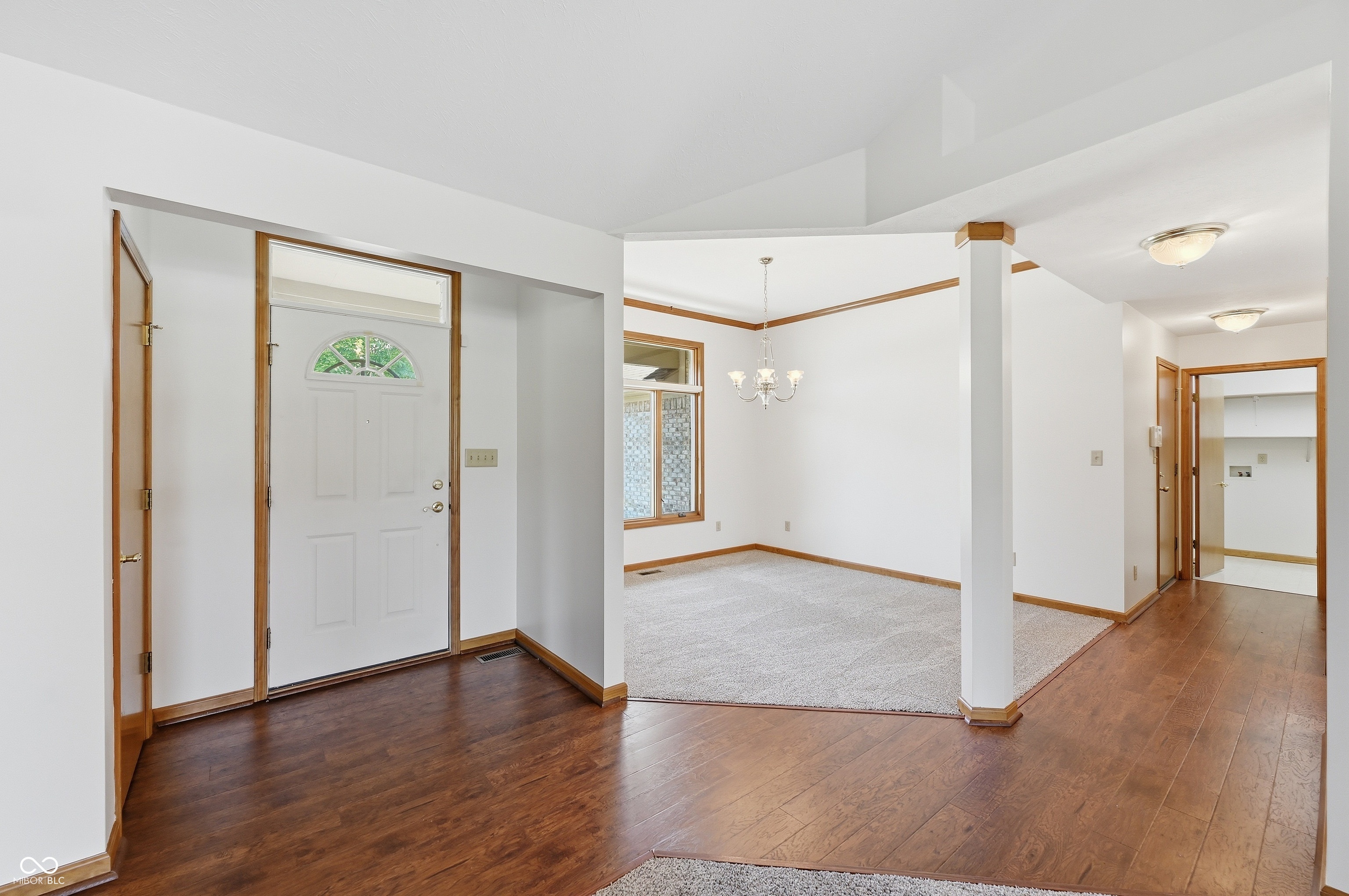 1156 Woodridge