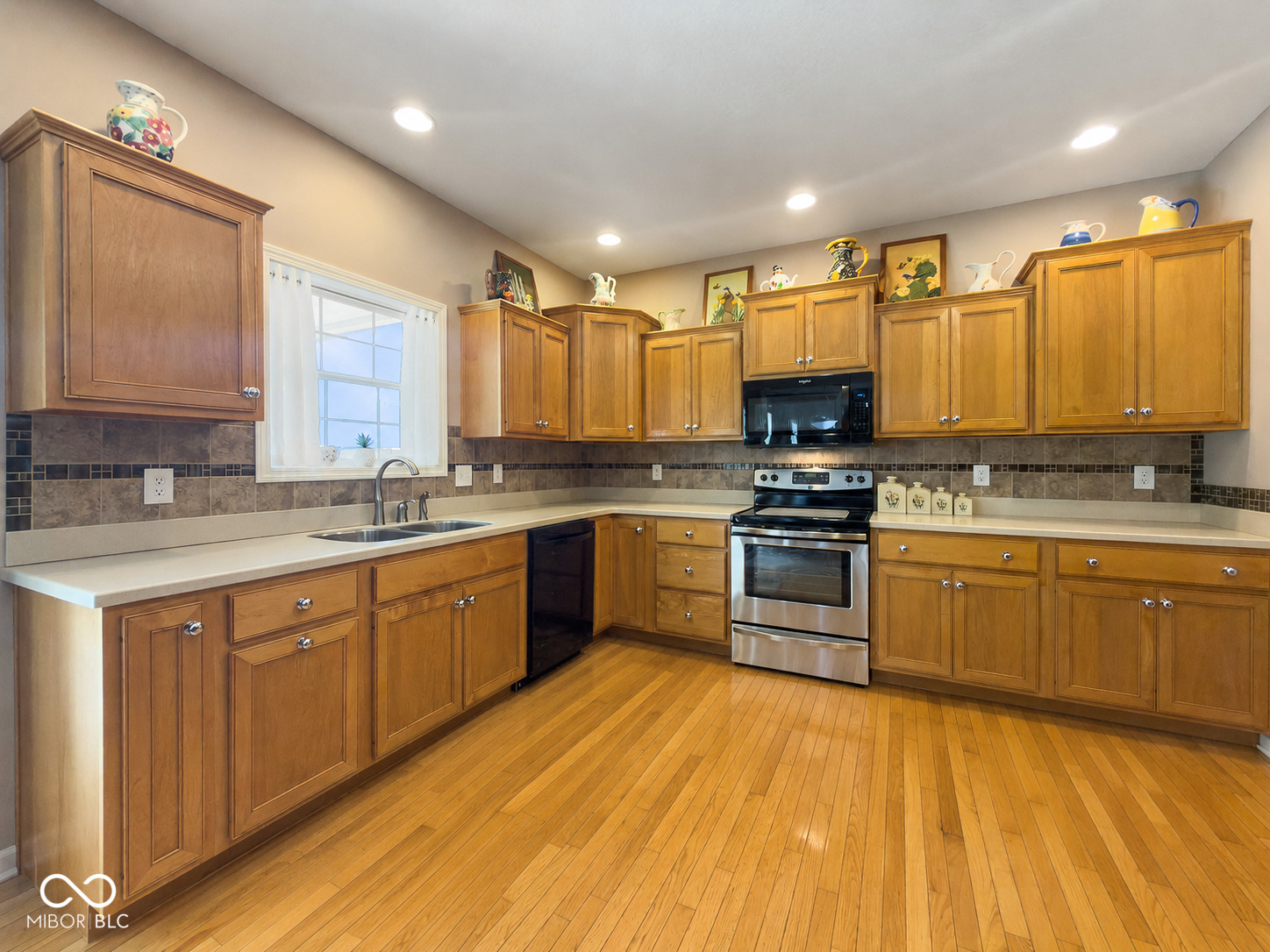 1233 Rosewood Lane