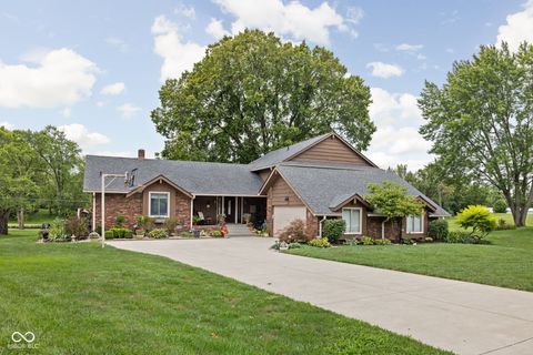 Photo of 148 Plaza Granda Street, Greenwood, IN 46143 (MLS # 22061226)