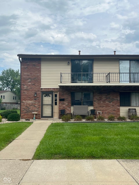 Photo of 989 Greenwood TRL W, Greenwood, IN 46142 (MLS # 22122151)