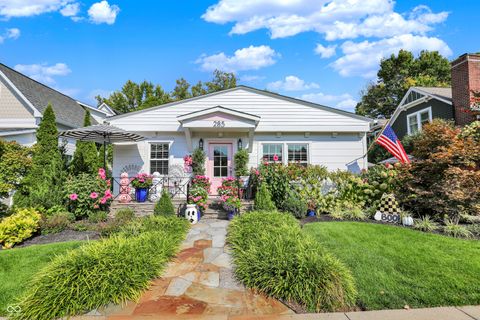 Photo of 285 N Main Street, Zionsville, IN 46077 (MLS # 22096694)