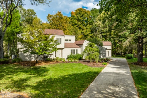 Photo of 7702 Traders Cove Lane, Indianapolis, IN 46254 (MLS # 22126688)