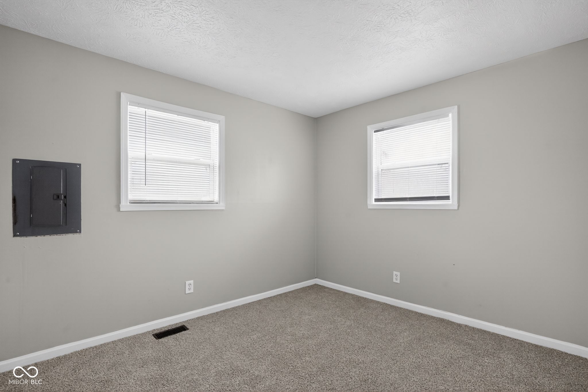 4619 N Richardt Avenue