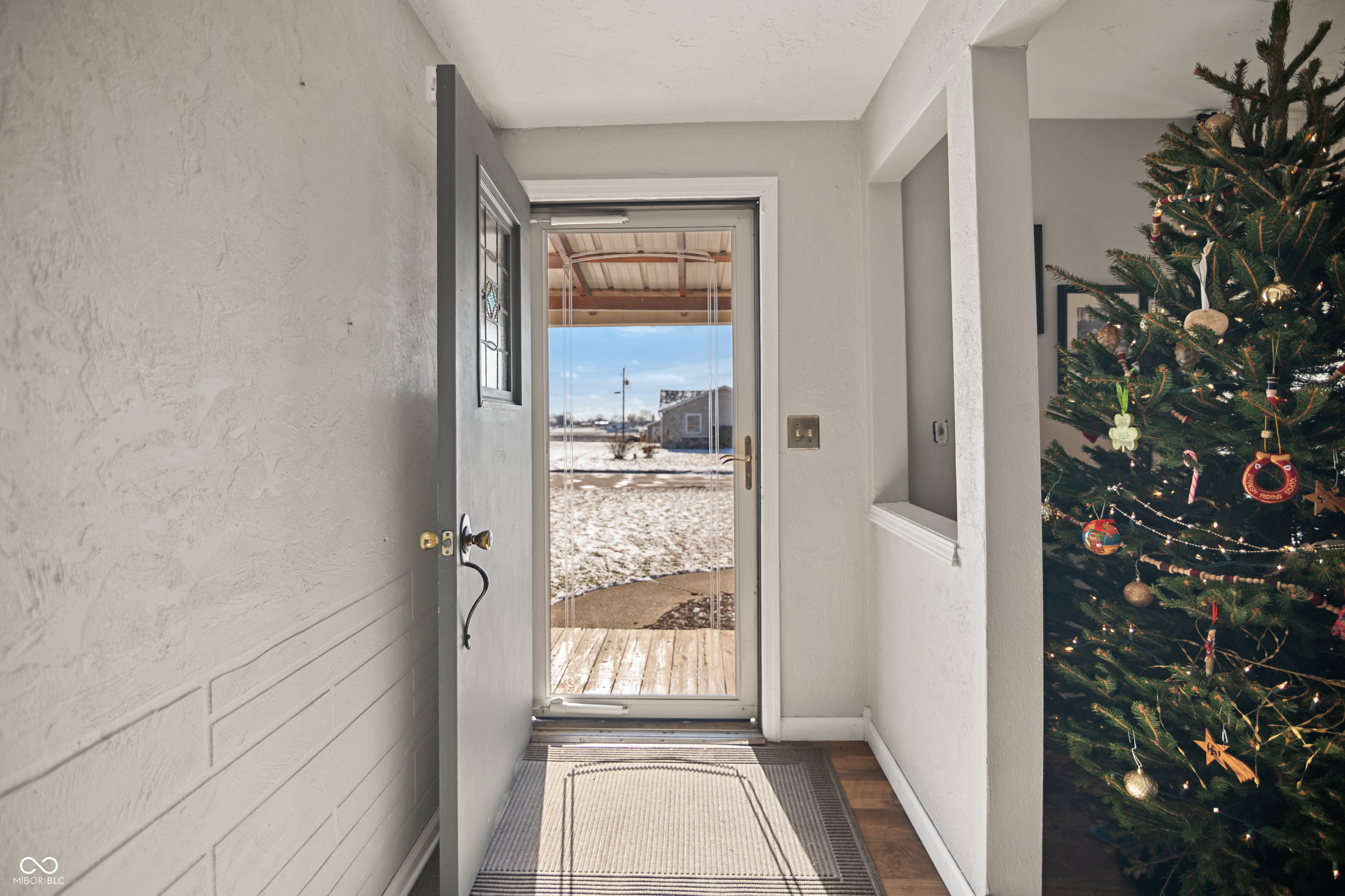 102 E Hillsboro Drive