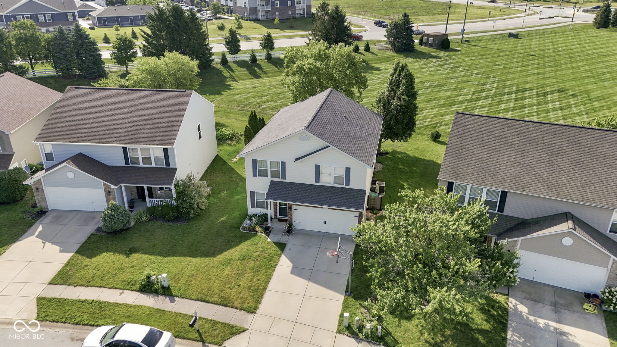 3881 White Cliff