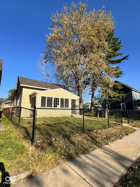 Photo of 948 Ketcham Street, Indianapolis, IN 46222 (MLS # 22075828)