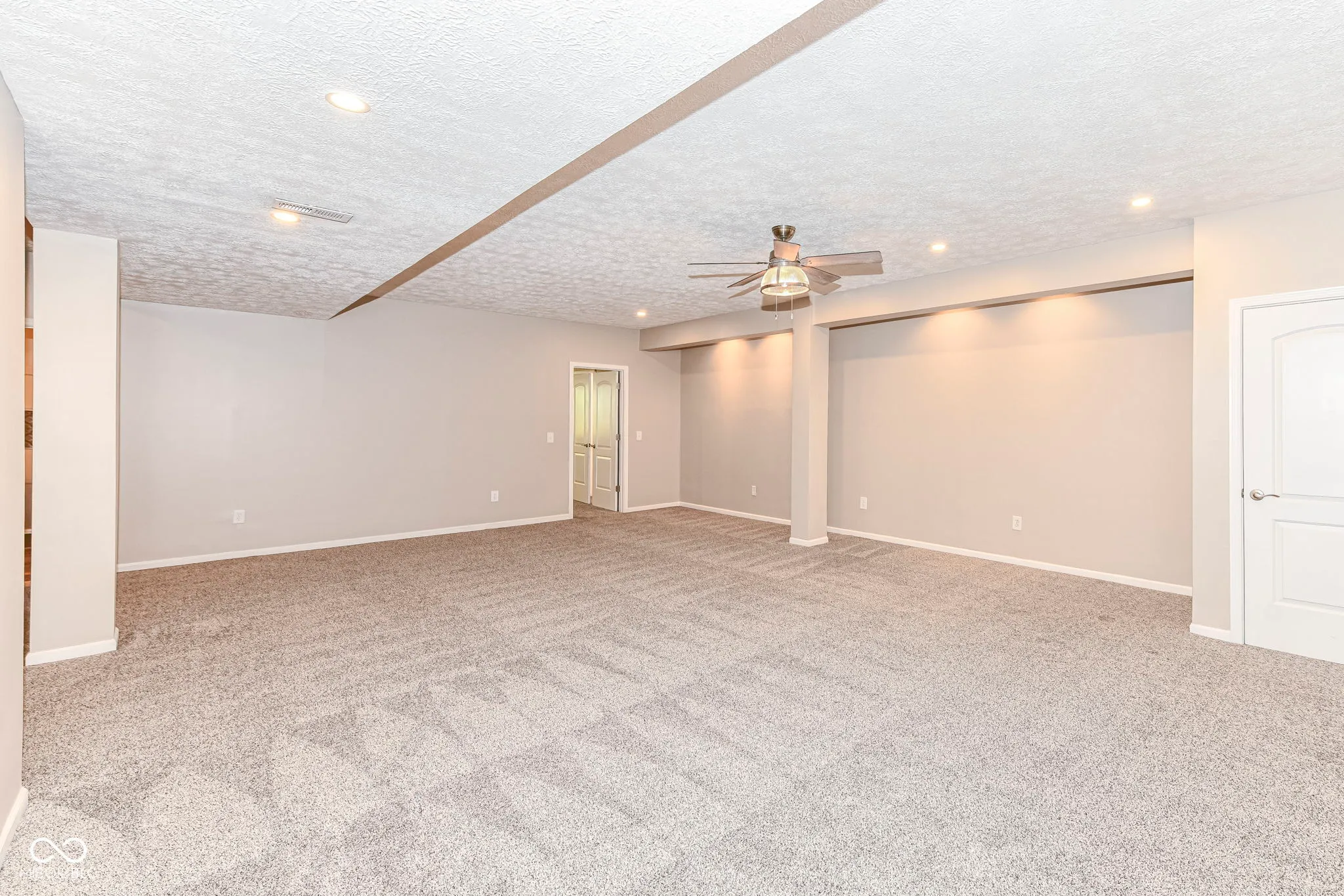 Whitestown, Indiana 46075, United States, 5 Bedrooms Bedrooms, ,5 BathroomsBathrooms,Residential,Pending,162768