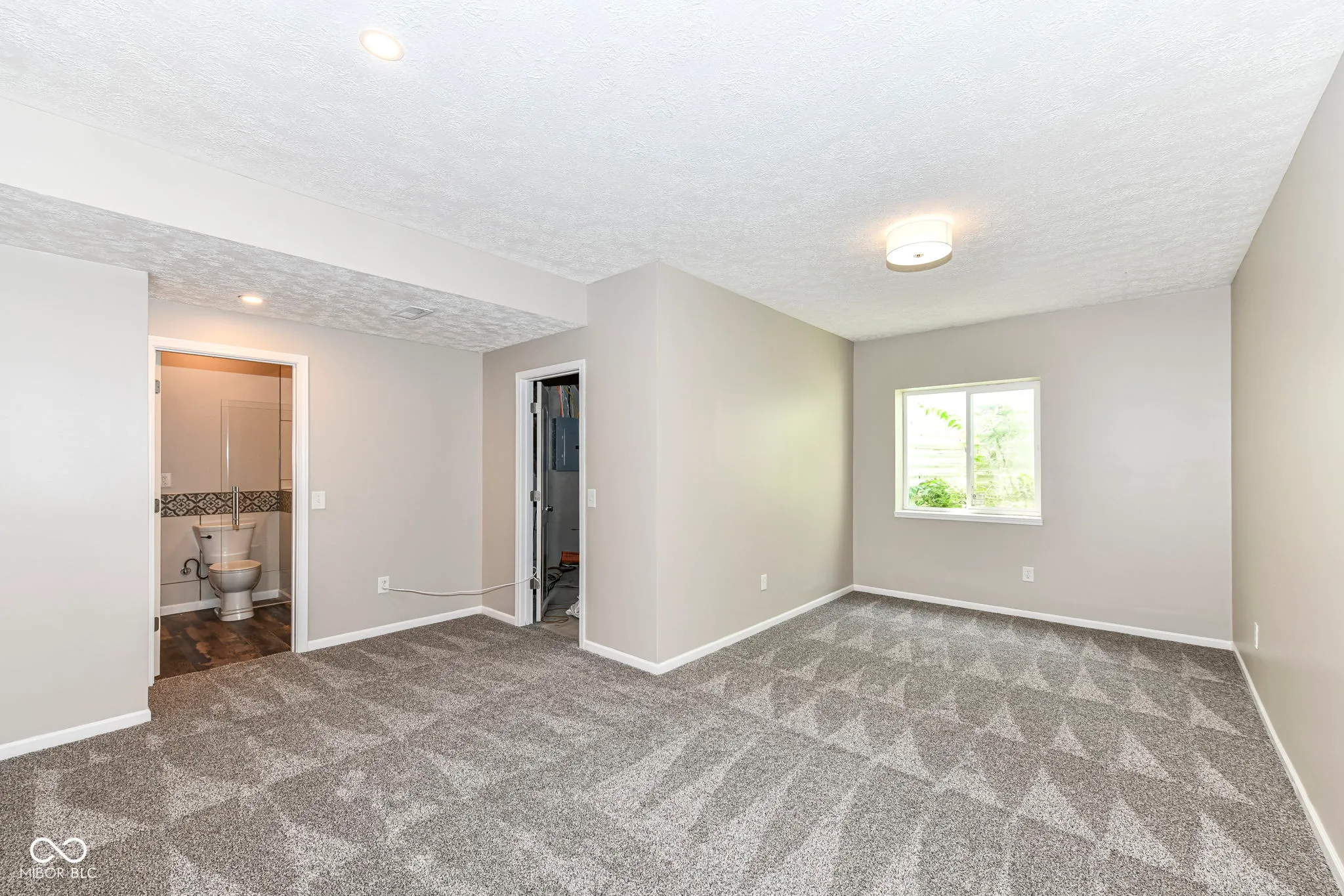 Whitestown, Indiana 46075, United States, 5 Bedrooms Bedrooms, ,5 BathroomsBathrooms,Residential,Pending,162768