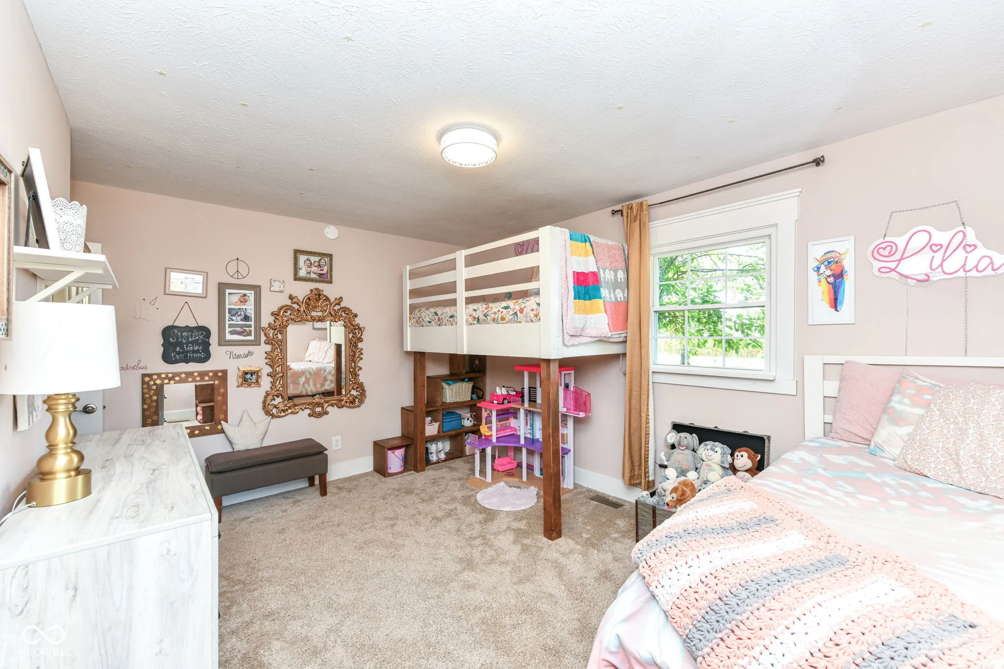 New Palestine, Indiana 46163, United States, 4 Bedrooms Bedrooms, ,3 BathroomsBathrooms,Residential,Active,221439