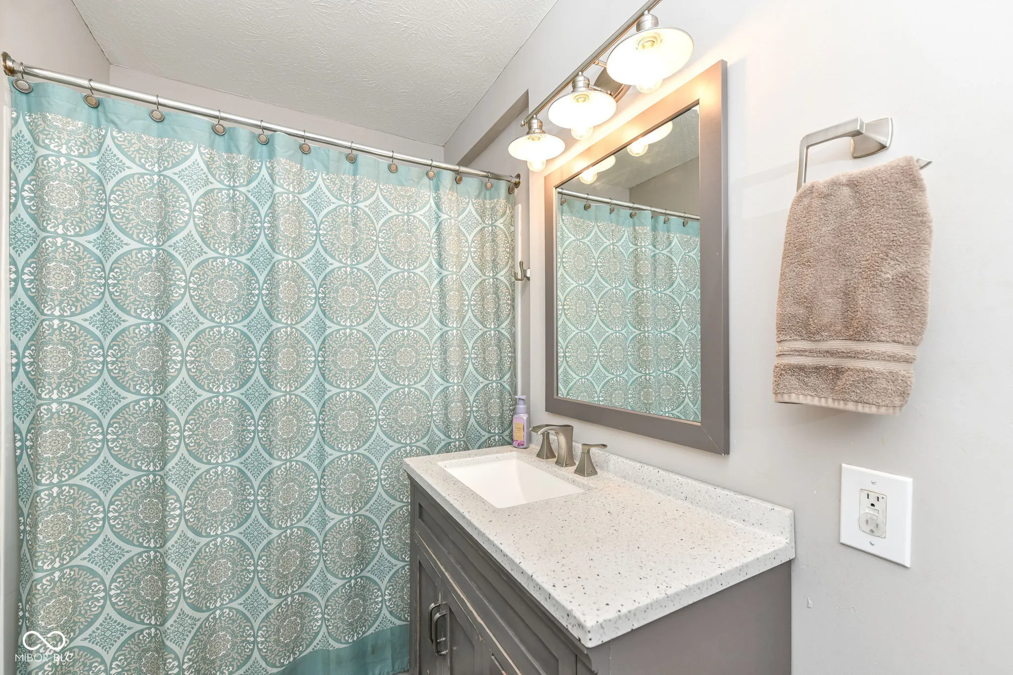 New Palestine, Indiana 46163, United States, 4 Bedrooms Bedrooms, ,3 BathroomsBathrooms,Residential,Active,221439