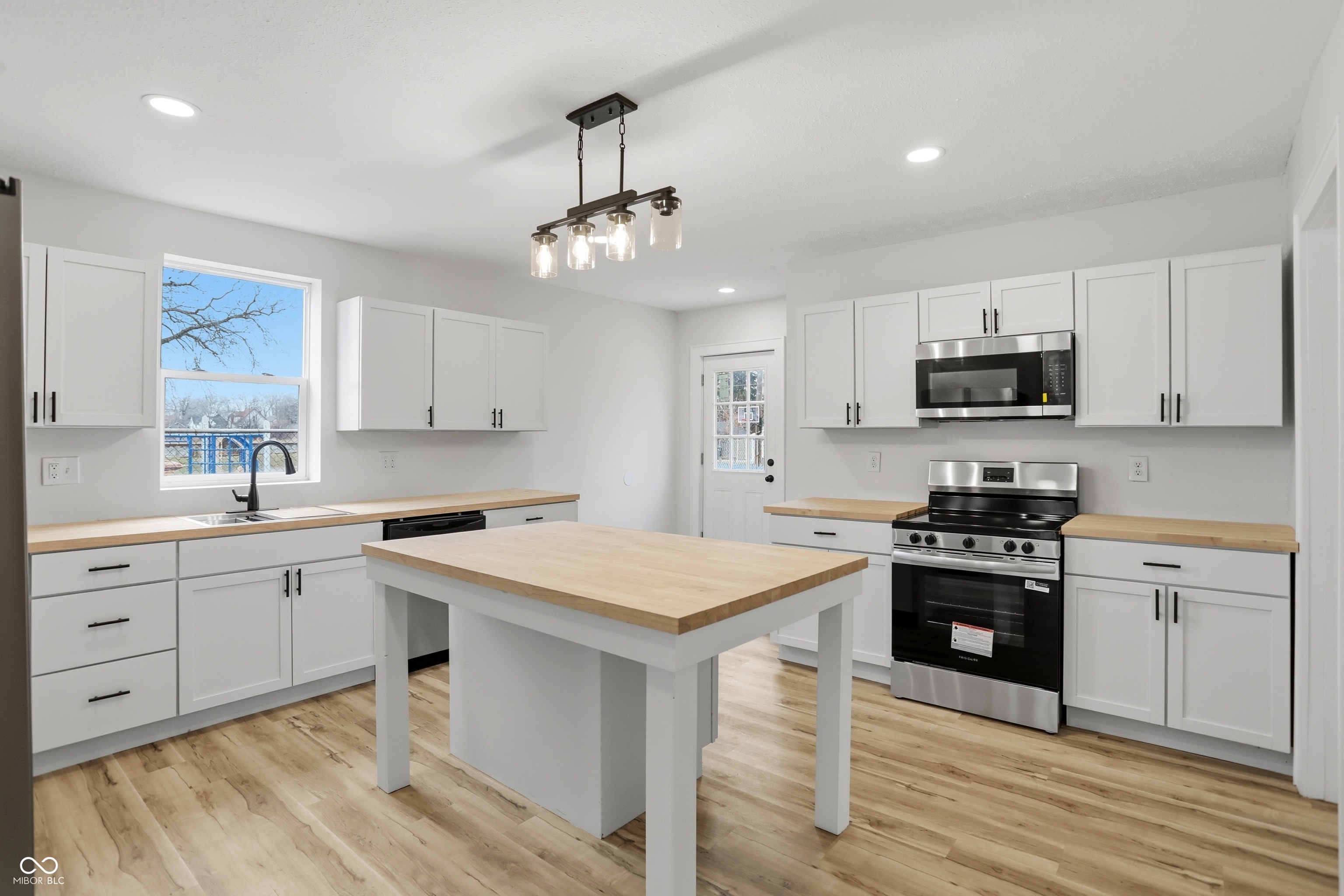 260 E Beecher Street