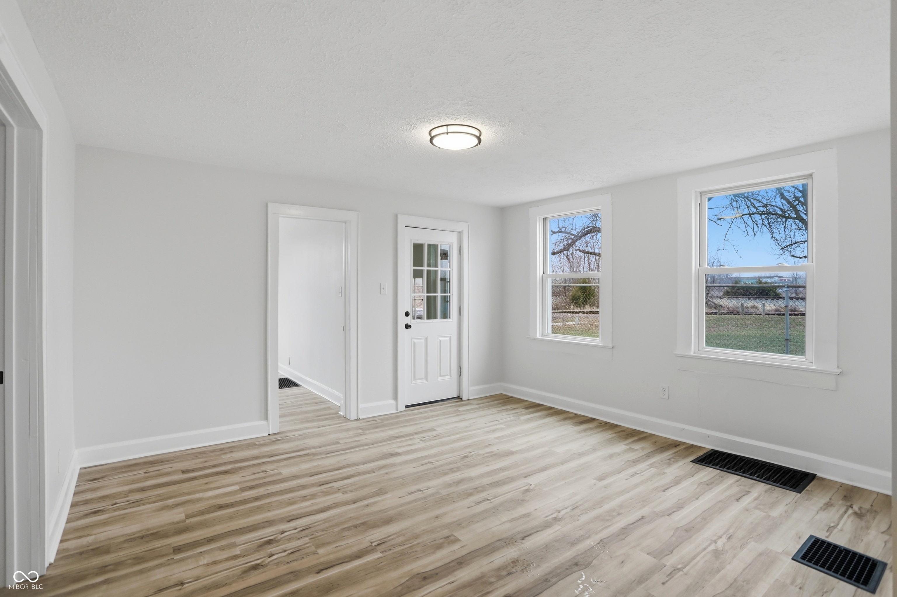 260 E Beecher Street