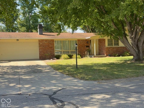 Photo of 2820 Jordan Drive, Columbus, IN 47203 (MLS # 22130816)