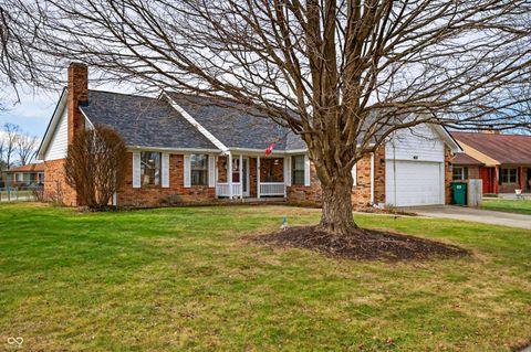 Photo of 506 Galahad Drive, Franklin, IN 46131 (MLS # 22077951)
