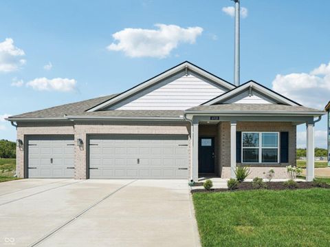 Photo of 6918 Heritage Pass N, Greenfield, IN 46140 (MLS # 22050020)