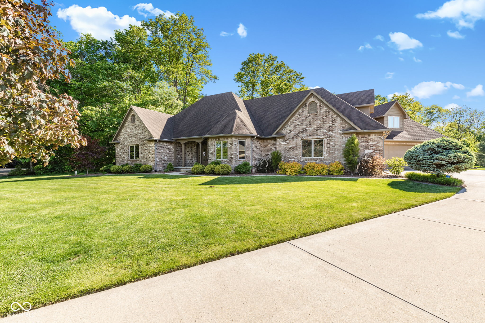1538 E Grey Feather Trail