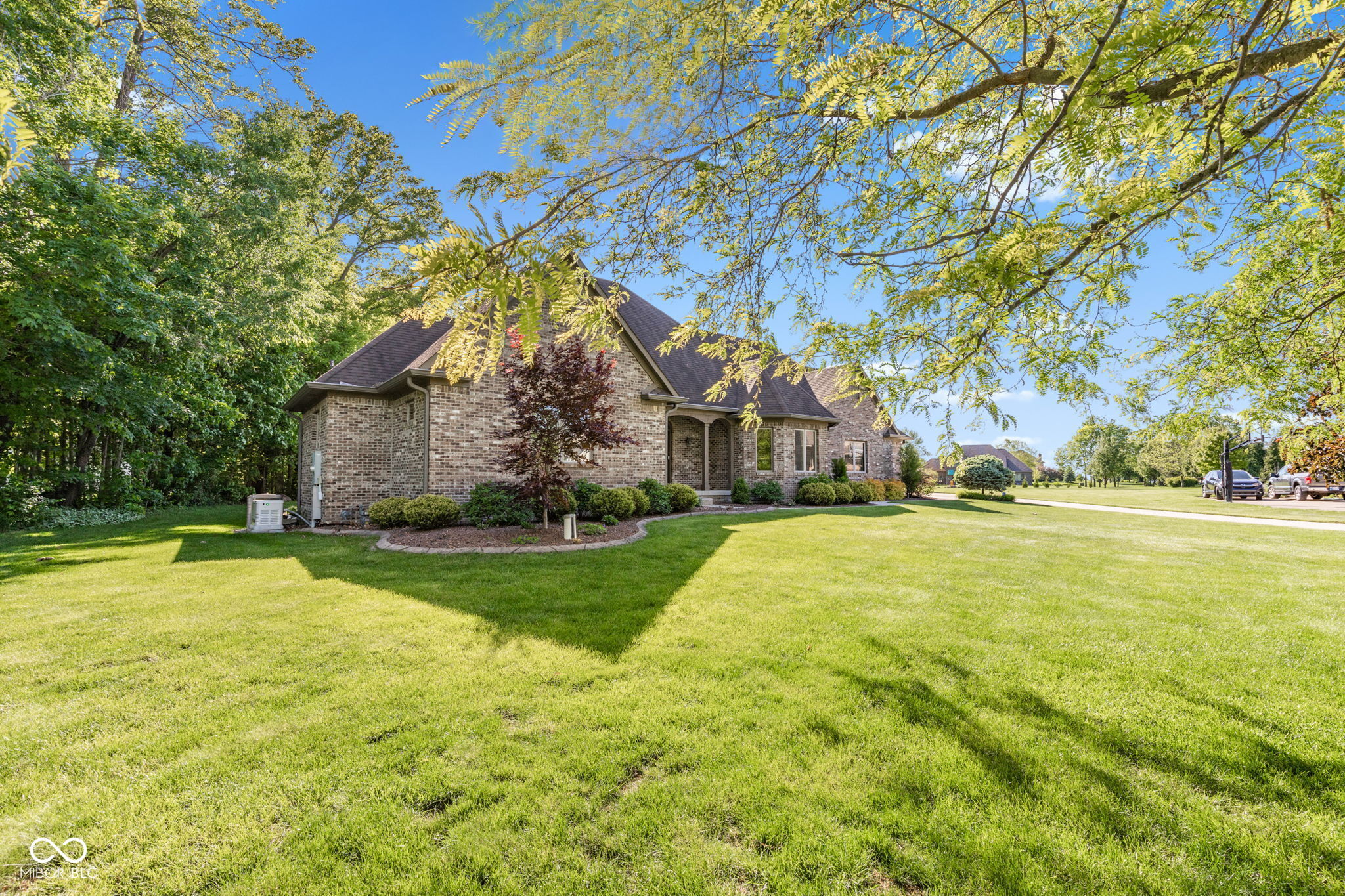 1538 E Grey Feather Trail