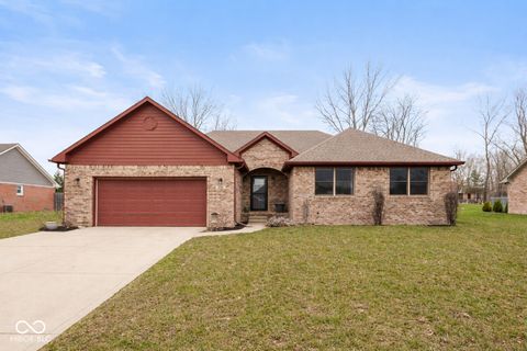 Photo of 224 Woodland Place, Pittsboro, IN 46167 (MLS # 22090304)