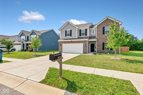 Photo of 10131 Caprock Canyon Drive, Indianapolis, IN 46229 (MLS # 22092060)