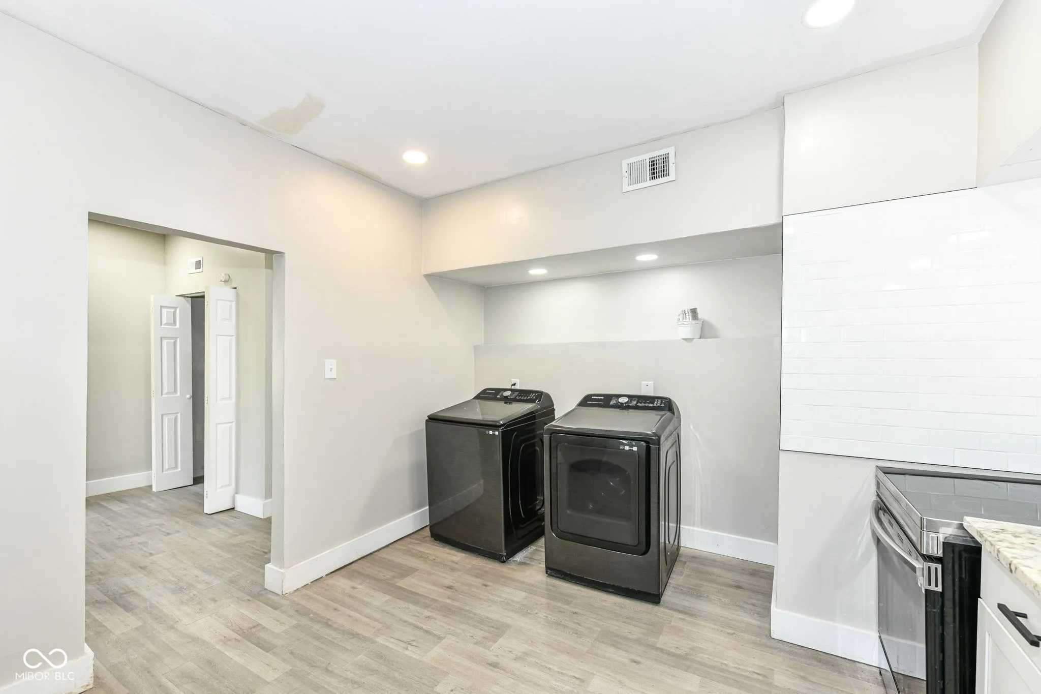 Indianapolis, Indiana 46205, United States, ,Residential,Active,160427