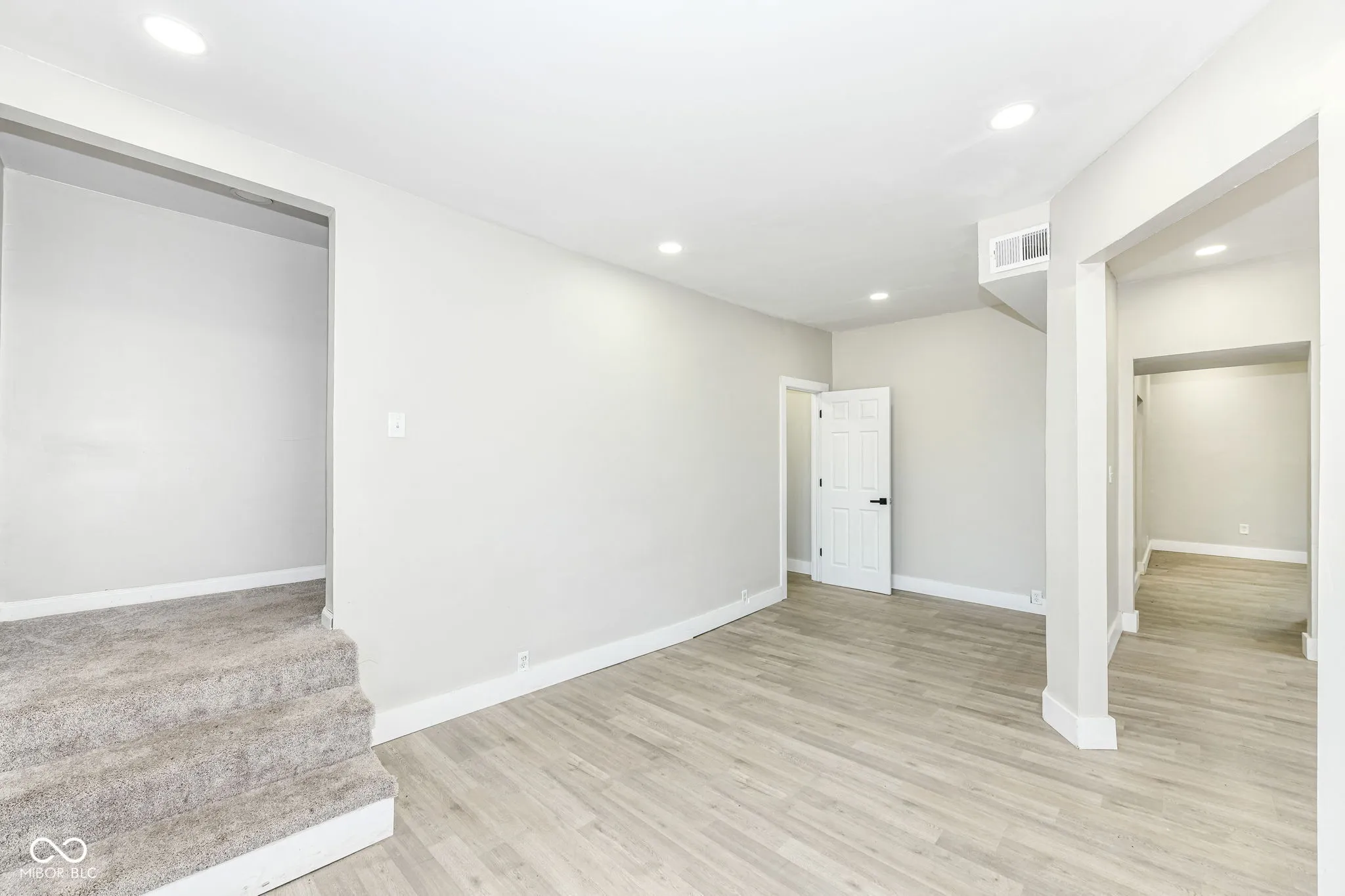 Indianapolis, Indiana 46205, United States, ,Residential,Active,160427