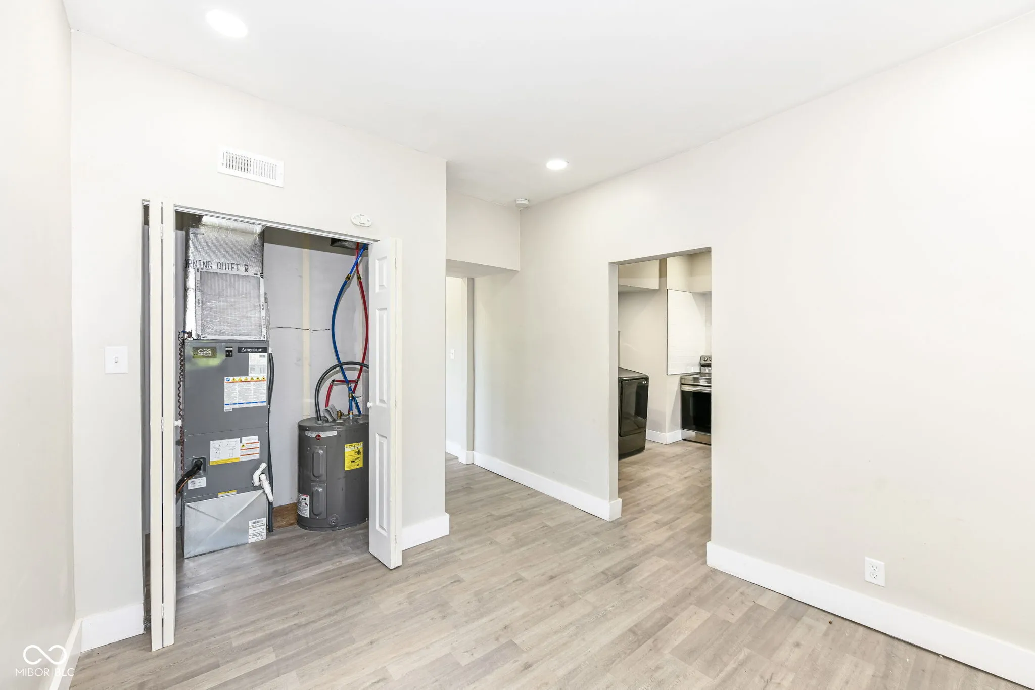 Indianapolis, Indiana 46205, United States, ,Residential,Active,160427