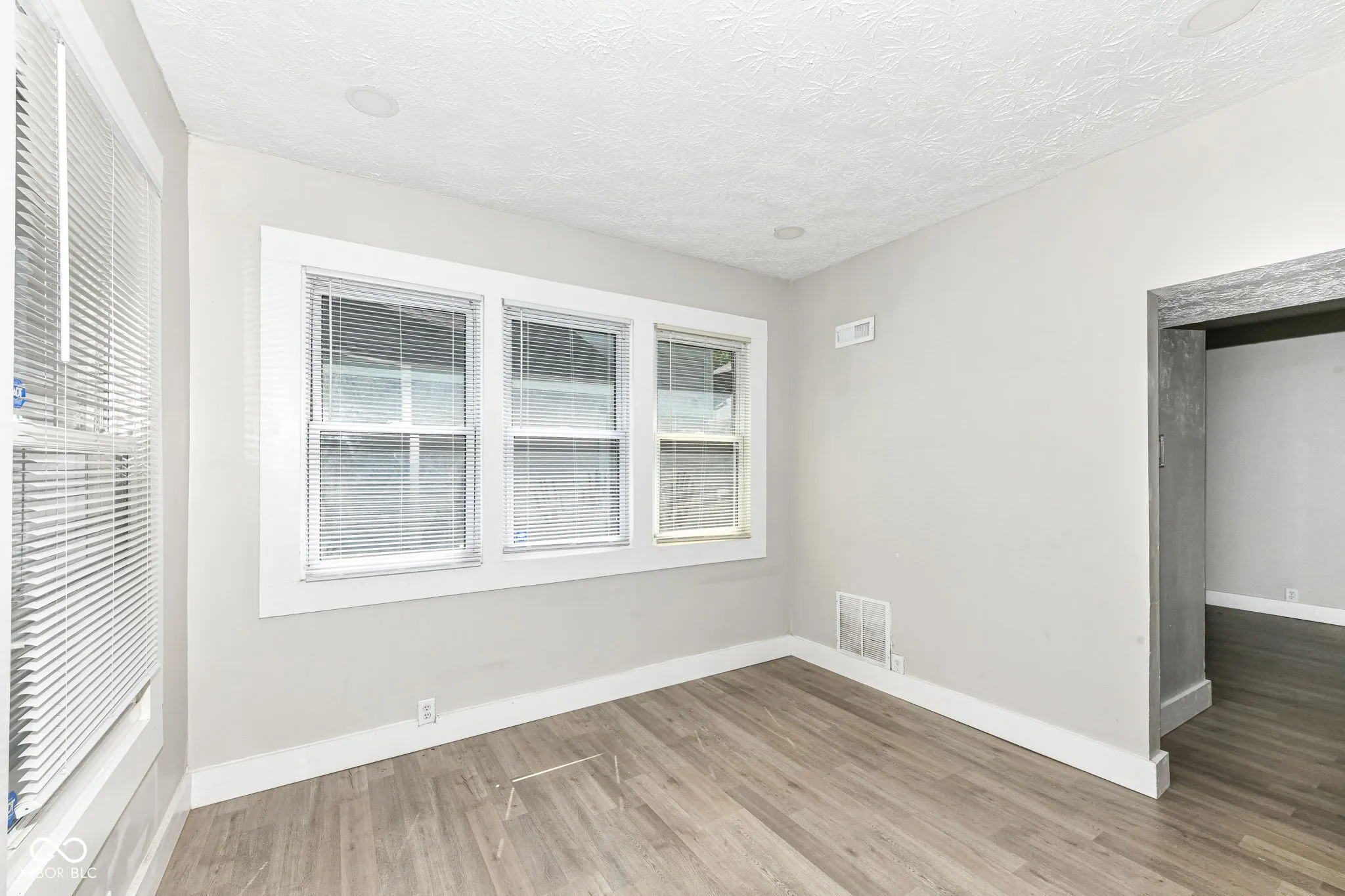 Indianapolis, Indiana 46205, United States, ,Residential,Active,160427