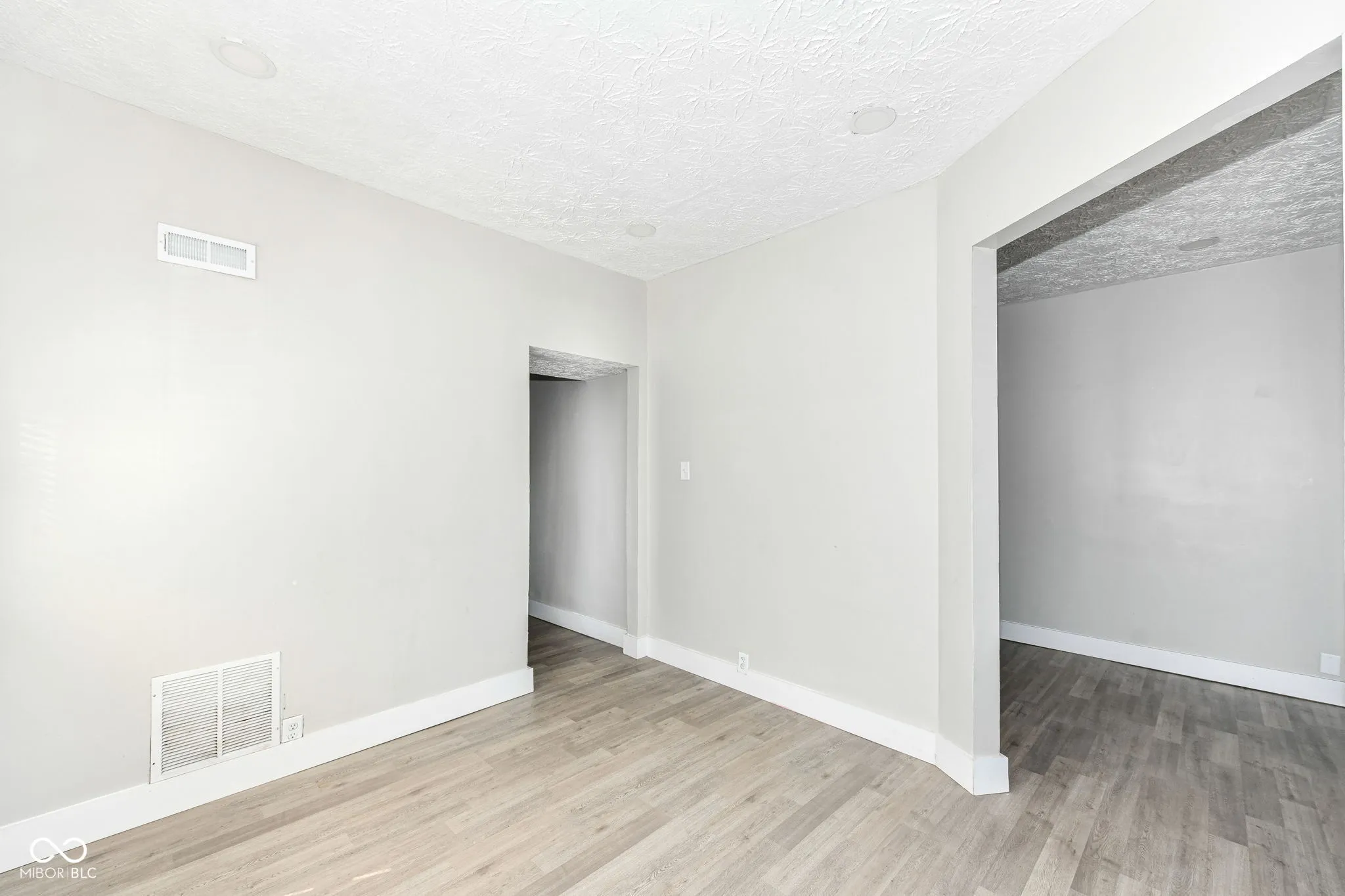 Indianapolis, Indiana 46205, United States, ,Residential,Active,160427