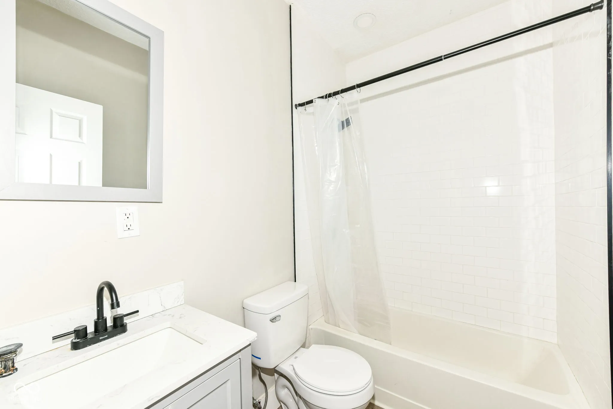 Indianapolis, Indiana 46205, United States, ,Residential,Active,160427